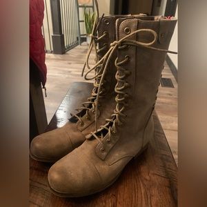 Women’s fashion boots